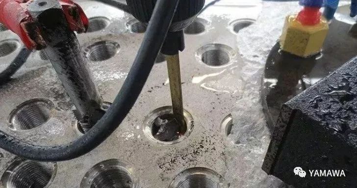 絲錐斷孔里了，怎么取出來？